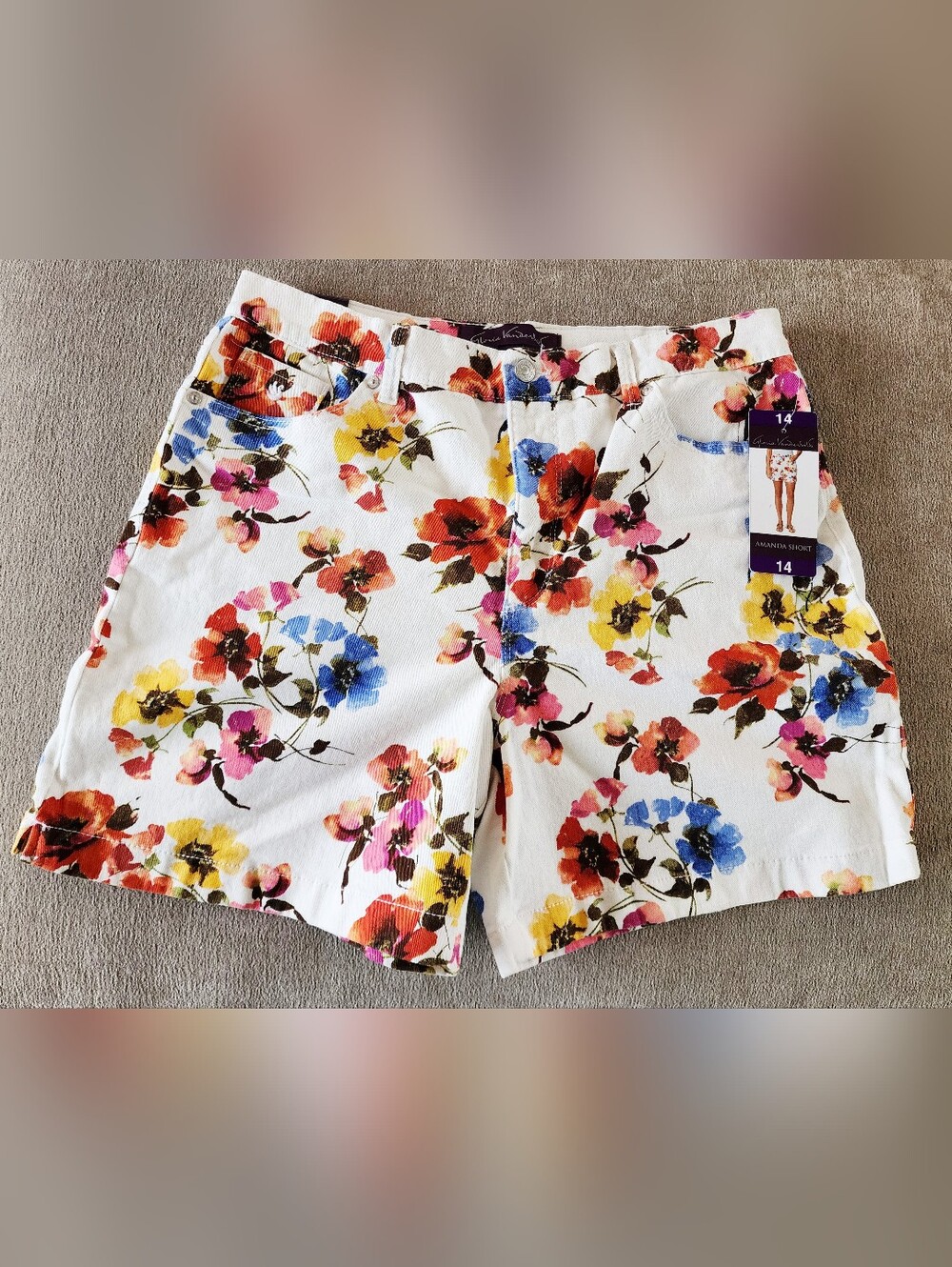 New With Tags White Denim Floral Women's Gloria Vanderbilt Amanda Shorts Size 14